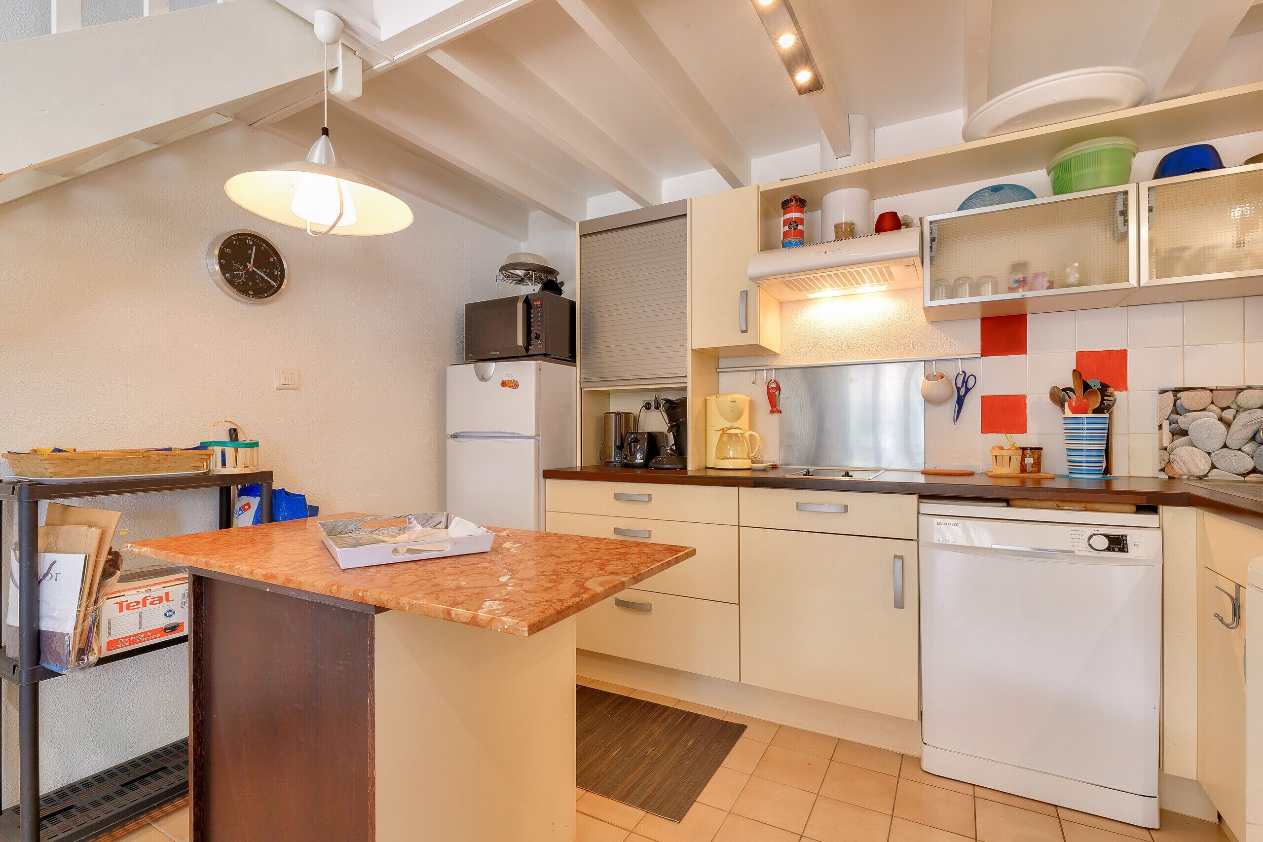 Réfrigérateur, micro-ondes, four, lave-vaisselle