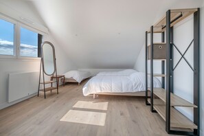 3 bedrooms, iron/ironing board, free WiFi