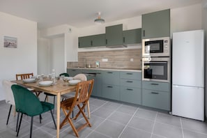 Fridge, microwave, oven, dishwasher