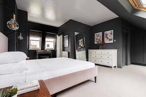 5 bedrooms, iron/ironing board, free WiFi, bed sheets