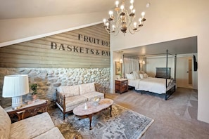 5 bedrooms, desk, iron/ironing board, travel cot - En suites | Walkable to cider house & coffee shop (Cashmere)