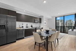 Private kitchen - Bayside Bliss Luxurious Miami Condo (Miami)