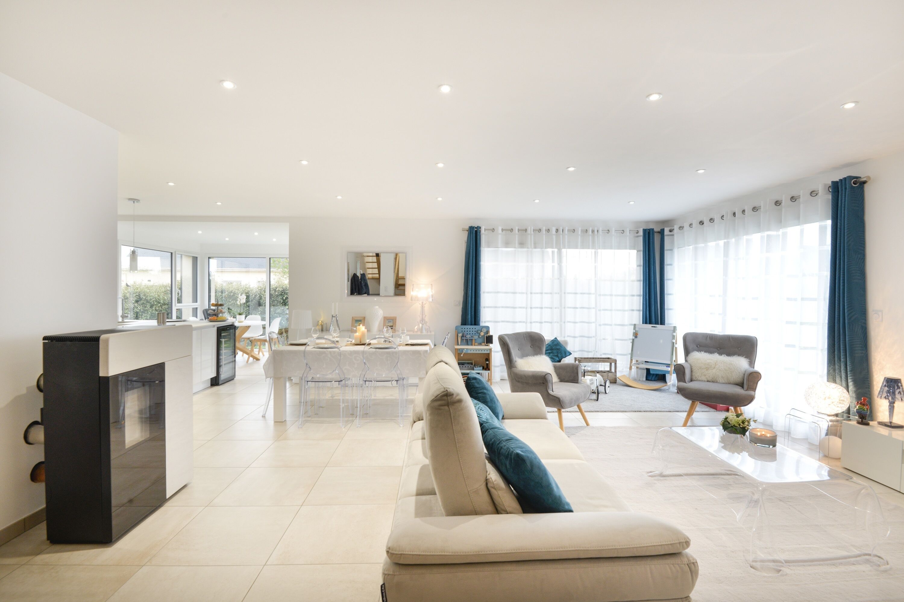 Een dvd-speler en een stereo