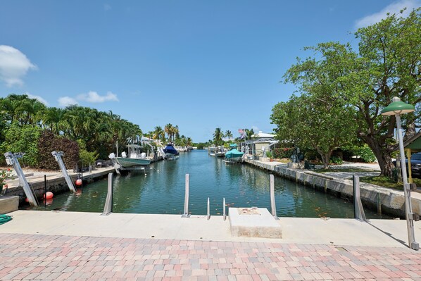 Marina - Gorgeous canal front 3/3 with screened in pool/hot tub in the beautiful FL Keys (Marathon)