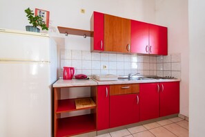 Private kitchen - Comfortable Apartments Malina C6 br 8 (Novalja)