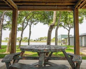Outdoor dining - Charming Caney Creek Getaway - 3 Bedrooms, 2 Bathrooms. Private Pier (Sargent)