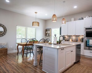 Fridge, microwave, oven, stovetop - Charming Caney Creek Getaway - 3 Bedrooms, 2 Bathrooms. Private Pier (Sargent)