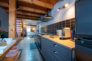 Kühlschrank, Ofen, Herdplatte, Geschirrspüler
