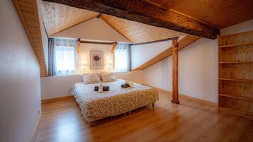 3 dormitoris, escriptori, wifi i roba de llit