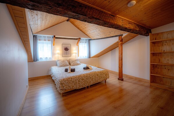 3 chambres, bureau, Wi-Fi, draps fournis