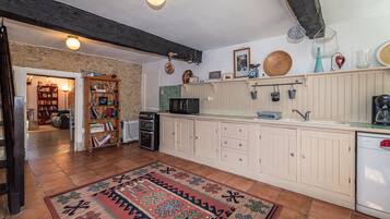 Microones, forn, placa de cuina i rentaplats