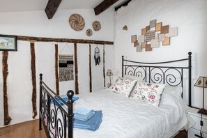 3 chambres, fer et planche à repasser, Wi-Fi, draps fournis