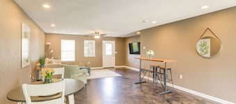 Quaint Pocahontas Townhome, Central Location!
