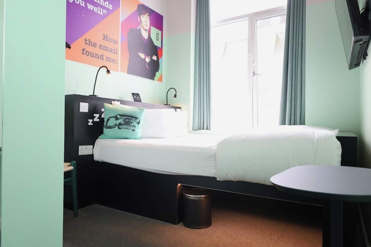 Free WiFi, bed sheets