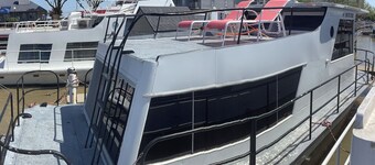 Wake up on the Lake! … Eclipse