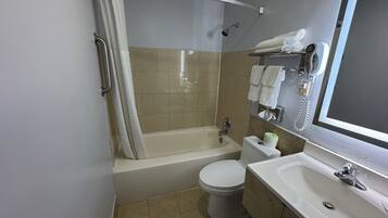 Deluxe Room | Bathroom | Towels