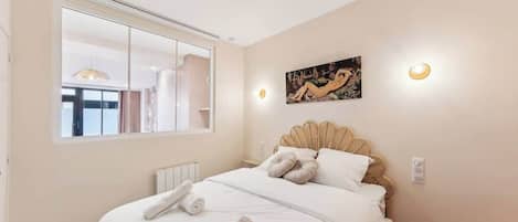 2 chambres, fer et planche à repasser, Wi-Fi, draps fournis