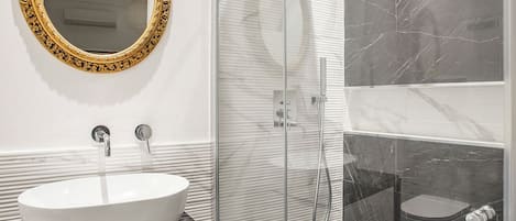 Appartement, balcon | Salle de bain