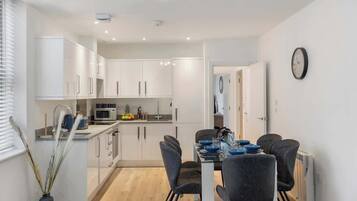 Fridge, microwave, oven, cookware/dishes/utensils