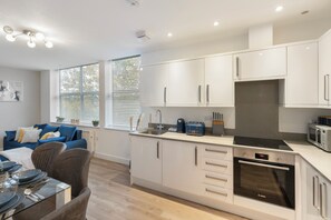 Fridge, microwave, oven, cookware/dishes/utensils