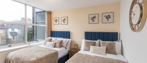 1 slaapkamer, een strijkplank/strijkijzer, internet, beddengoed