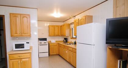 C'mon Inn, a 3BR cabin w/ lake views nestled in family-friendly Riverside Resort