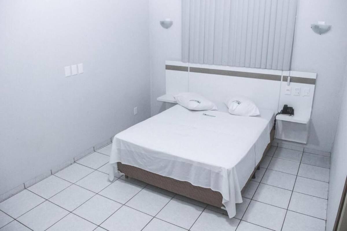 标准双人房 | 浴室 | 淋浴设施、毛巾、肥皂、卫生纸