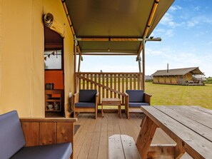 Outdoor dining - 3 bedroom accommodation in Foxley, near Dereham (Foxley, near Dereham)