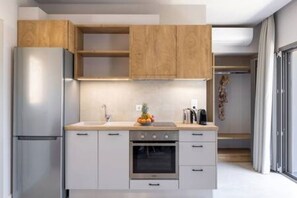 Fridge, oven, coffee/tea maker