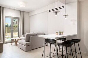Dining - Onore Sunset Suite & pool | Dasia (Dassia)