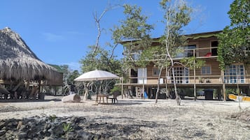 Private beach, white sand, beach shuttle, snorkelling