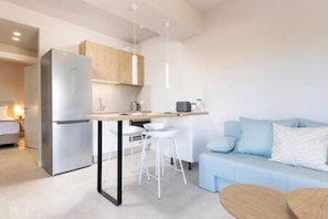 Interior - Onore Lake Suite & pool | Dasia (Dassia)