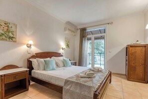 3 habitaciones, tabla de planchar con plancha, wifi y ropa de cama 