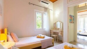 A bedroom with two beds, a desk, and a chair. - Villa Angeliki by Tsiolis family ★ 30m from beach (Katavolos)