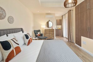 2 bedrooms, iron/ironing board, internet, bed sheets
