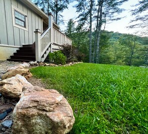 Property grounds - Misty Pine Place newly built Cabin/Fire-Pit/Hiking (West Jefferson)