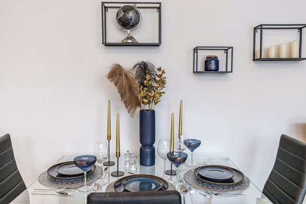 Dining - Modern flat in central golders green (London)