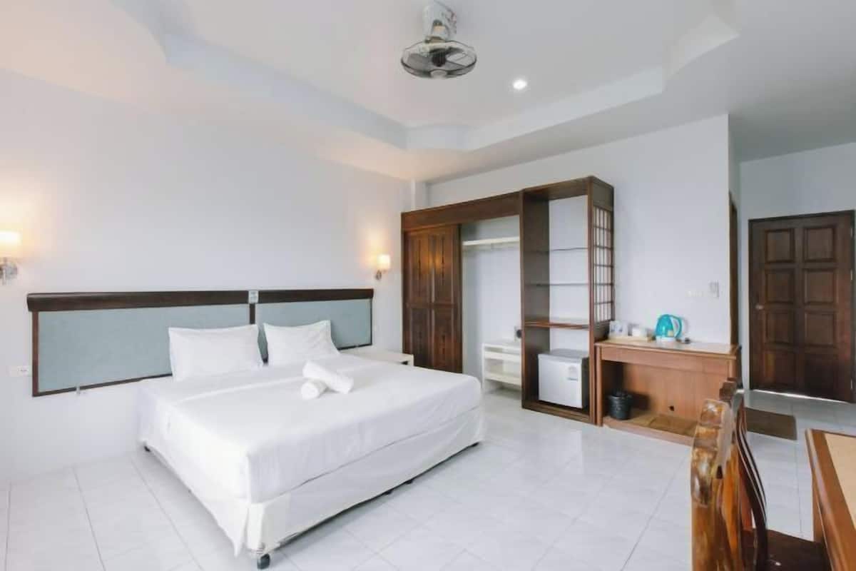 1 bedroom, blackout drapes, soundproofing, iron/ironing board