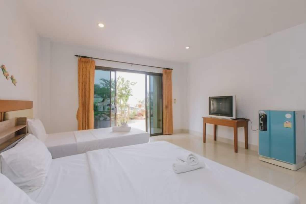 1 bedroom, blackout drapes, soundproofing, iron/ironing board