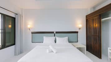Large Double Room | Laptop workspace, blackout curtains, soundproofing, iron/ironing board