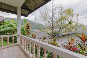 2 Connecting Bungalows | Balcony - Kataonsea Bungalows (Karon)
