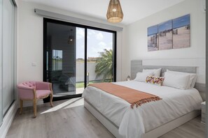 3 bedrooms, iron/ironing board, WiFi, bed sheets - Quality villa, easy distance to beach|Vila Diana (Cabeco Da Ponta)