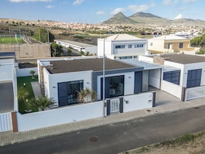 Exterior - Quality villa, easy distance to beach|Vila Diana (Cabeco Da Ponta)