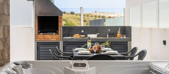 Quality villa, easy distance to beach|Vila Diana