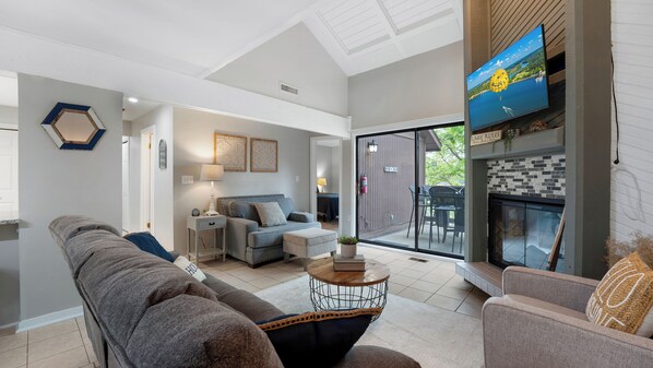 Living area - Lakefront Condo in the Heart of Osage Beach! (Osage Beach)