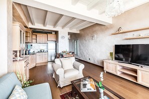 Apartment | Television - Warda C11 Apartment by Wonderful Italy (Desenzano del Garda)