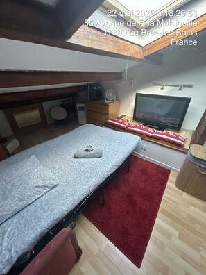 4 bedrooms, desk, iron/ironing board, travel crib