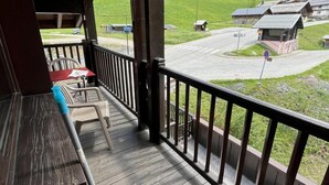 Property grounds - 50m from ski lifts, view ski slopes, balcony, parking, tv, 49m², Arêches-Beaufort (Beaufort)