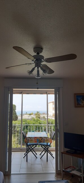 Interior - Appartement T2 de 38m2, 4 Personnes, 200m de la Plage et des Commerces (La Londe-les-Maures)