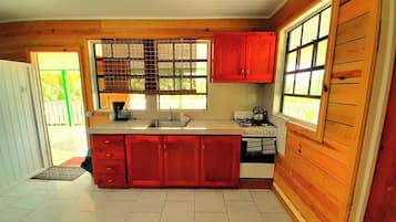 Basic Studio, Mountain View | Private kitchenette | Cookware/dishes/utensils, dining tables